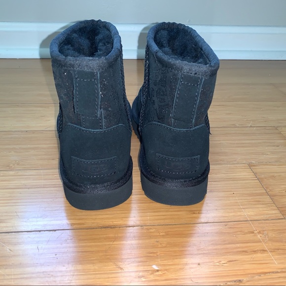 UGG Classic Street Graffiti Mini Boots 1107034 - Picture 6 of 6